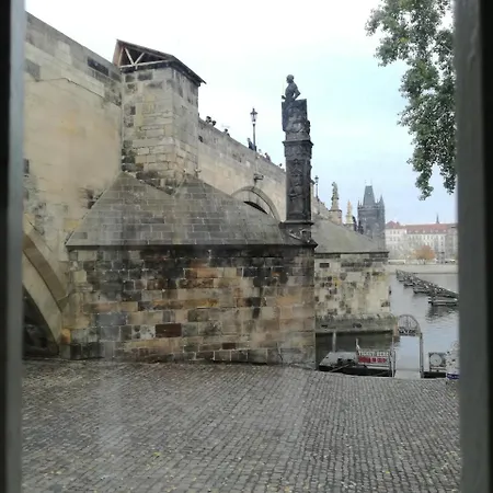 Joe's Charles Bridge * براغ